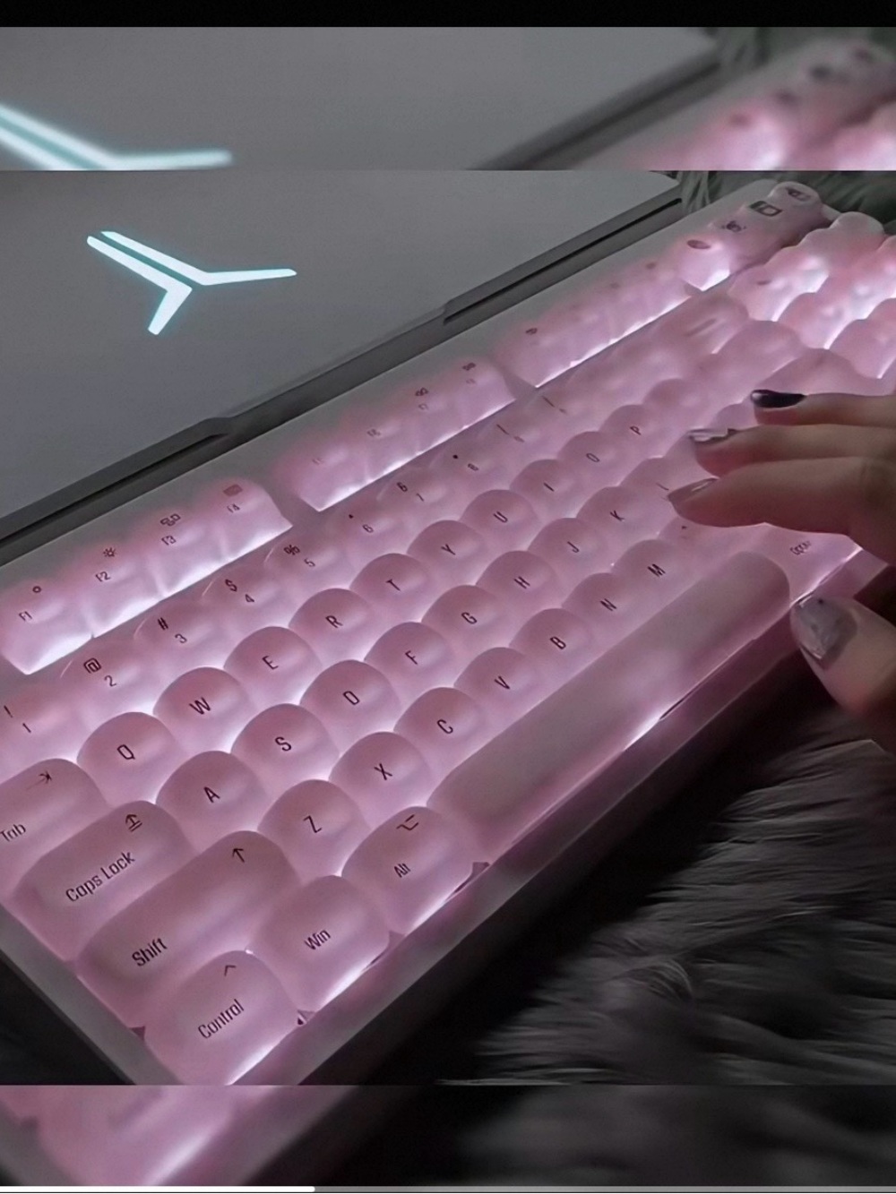 Retro-Style Off white MAC Keycaps - Picture 3 of 5